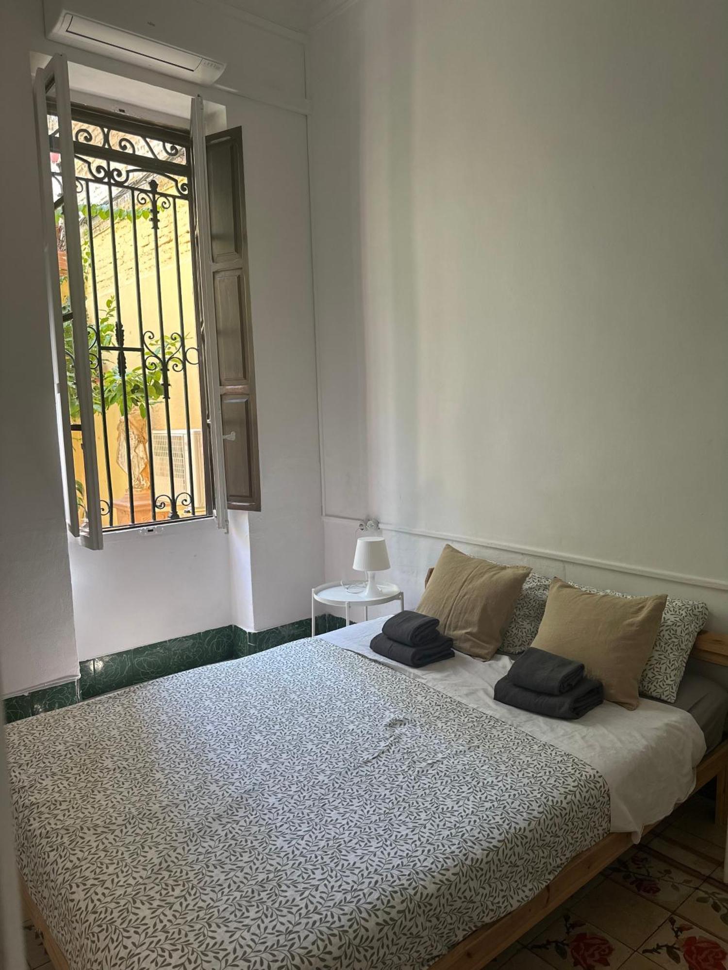 Habitacion Con Bano Privado 1 Cama De Matrimonio Valencia Exterior photo
